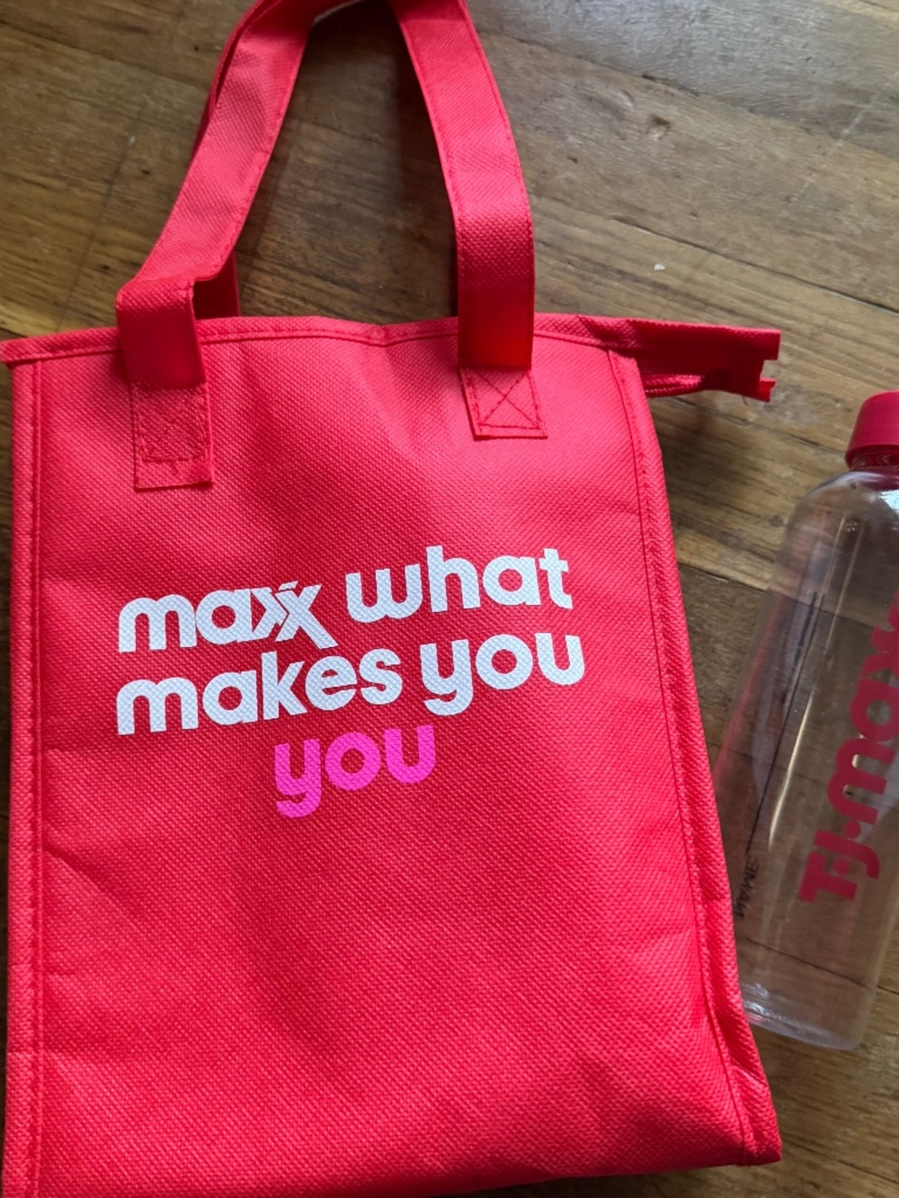 TJ Maxx Red and White Insulated Zippered Lunch Tote and Plastic Water Bottle